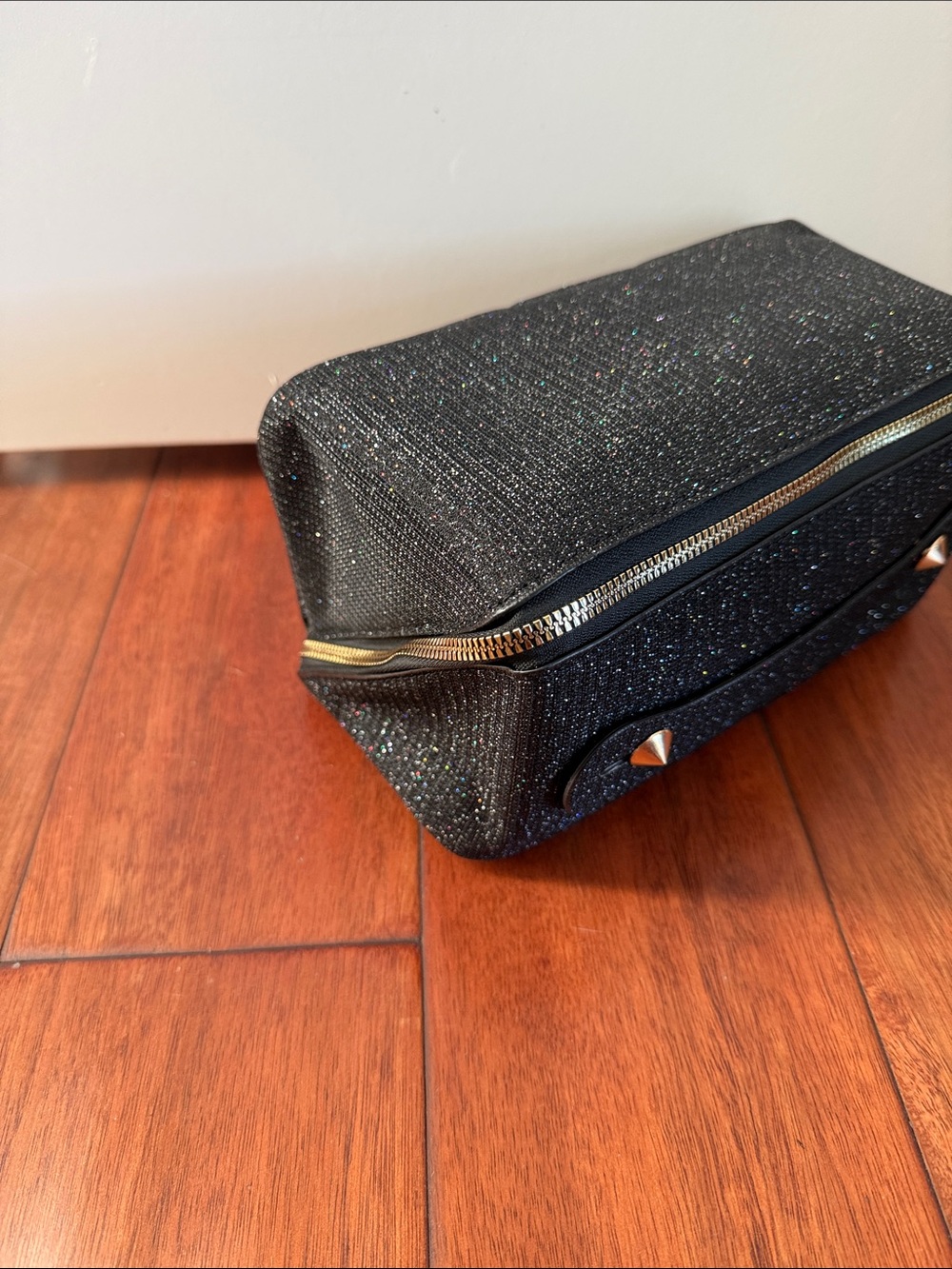 Brand New Black Sparkle Women's Cosmetic Case with Gold Hardware - Picture 5 of 10